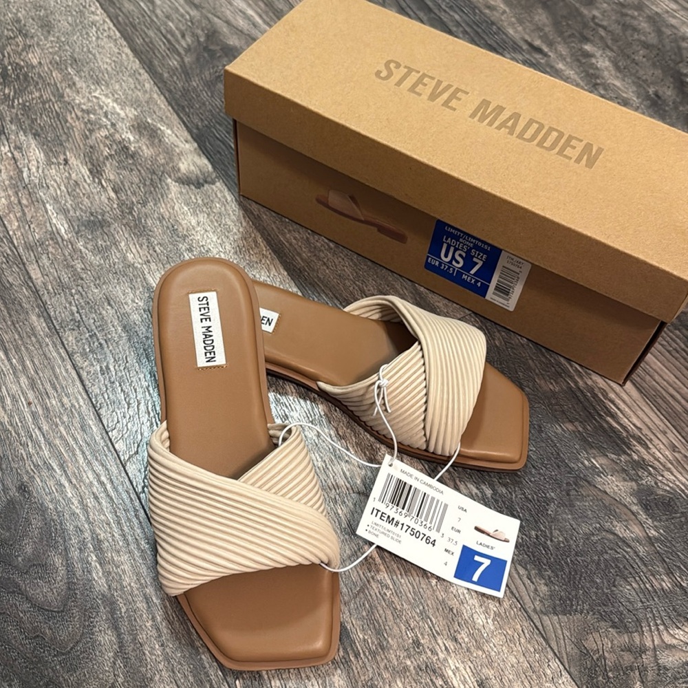 New Steve Madden Womens size 7 color bone tan Leather Sandal textured slide